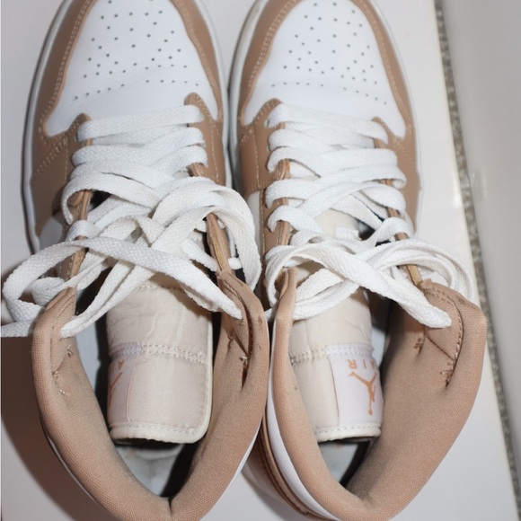 Air Jordan 1 Retro Mid Sneakers - Beige and White - Picture 3 of 7